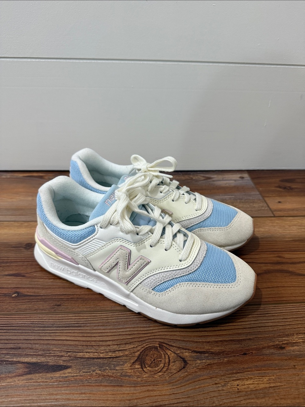 Women’s New Balance 997H Retro Sneakers